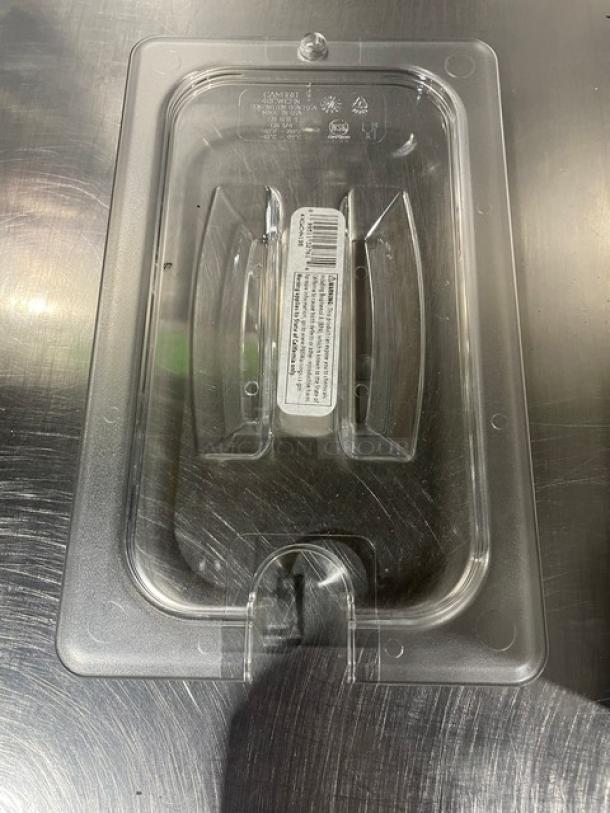 Brand new Cambro Camwear ¼-size notched clear polycarbonate food pan lid, model 40CWCHN135, with labels visible.