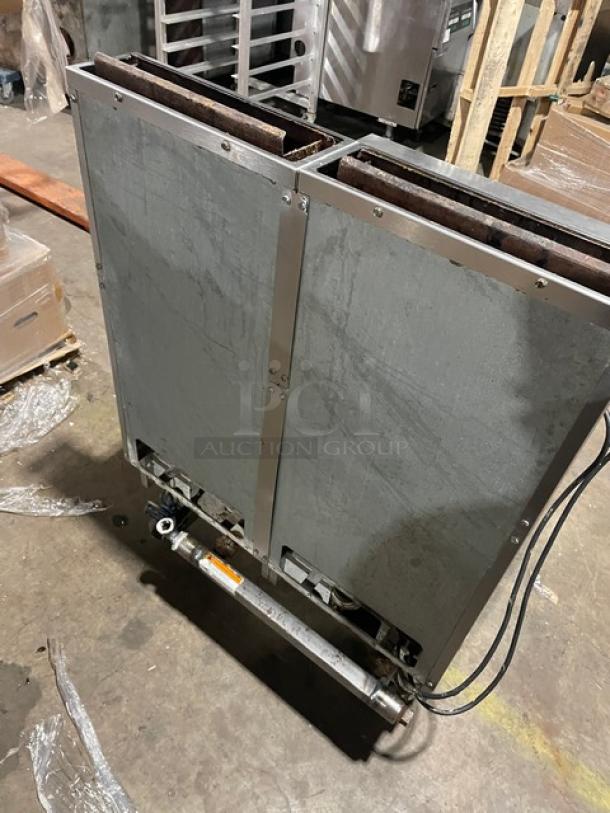 Pitco Solstice Supreme Series SSH55 stainless steel 2-bay 50lb deep fat fryer with backsplash, on casters. Good condition.