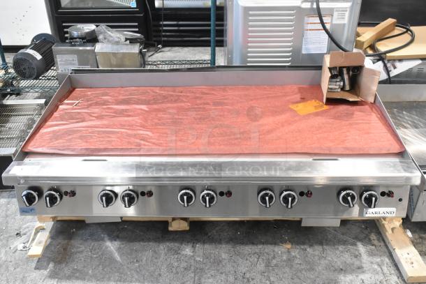 Brand new Garland stainless steel griddle, natural gas, countertop model. Scratch and dent condition, six control knobs, with accessories.