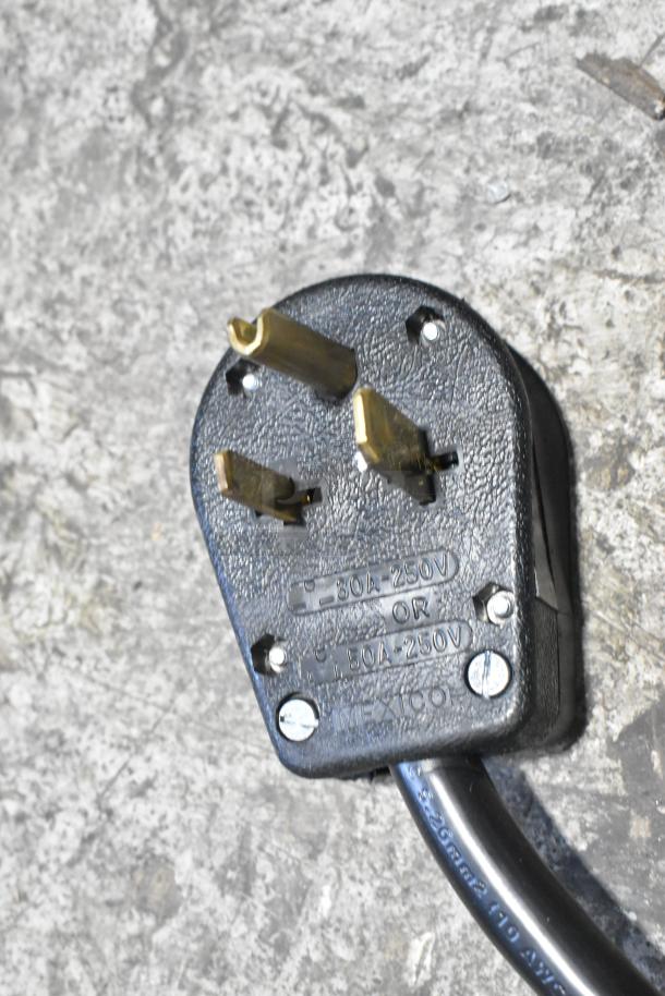 Power plug for Vollrath JPO18 conveyor oven, 30A-250V marked, suitable for 208 volts, 1 phase operation.