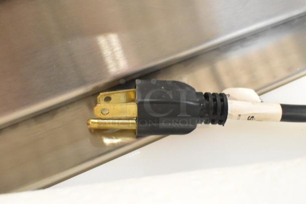 Power plug of the 2024 Manitowoc SPA162-161 Touchless Ice Dispenser, 120 lb capacity, 115 volts, 1 phase.