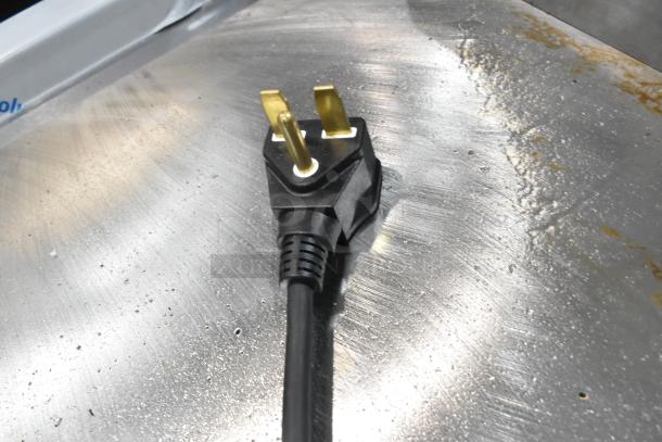 Avantco 177CO46M stainless steel convection oven plug on a metallic surface, 208/240V, 1 phase.