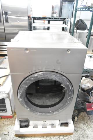 Brand new Crossover DLHS0817EC2 7 cu. ft. front load commercial dryer. Scratch and dent condition, 120/208-240V.