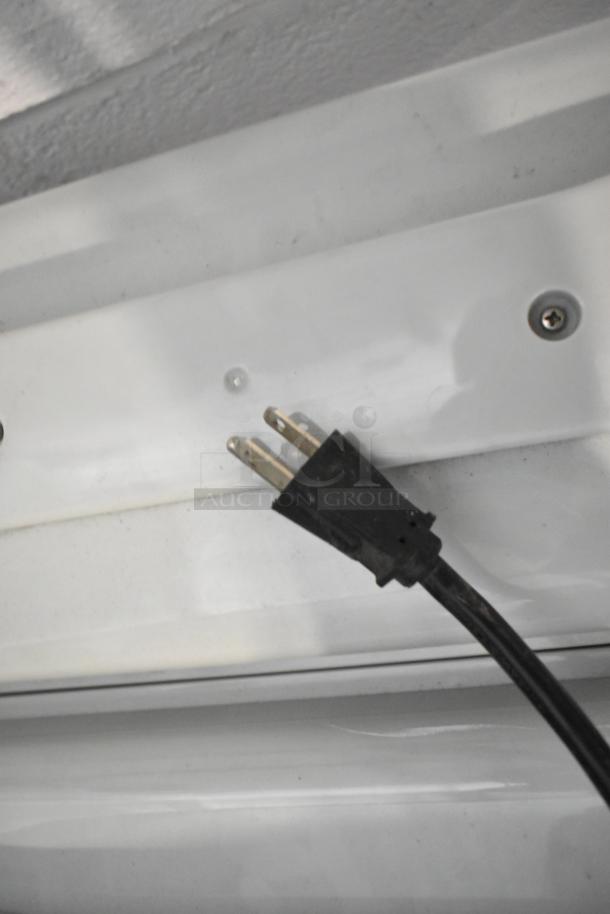 Avantco 177RDM32 refrigerated beverage machine plug, 120 volts, 1 phase, missing drip tray.