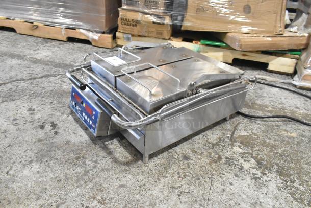 Proluxe Stainless Steel Commercial Countertop Panini Press, 208V, 1 Phase, features robust build and pristine condition.