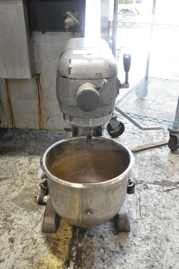 Thunderbird ARM-02 20 Quart Planetary Dough Mixer with stainless steel mixing bowl. Good condition, 115V, 1 phase.