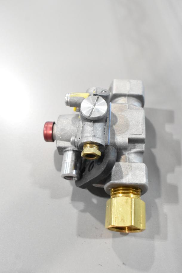 Blodgett 55127 Safety Valve 1/4" in new condition, featuring metal body with brass fittings. Suitable for industrial burners.