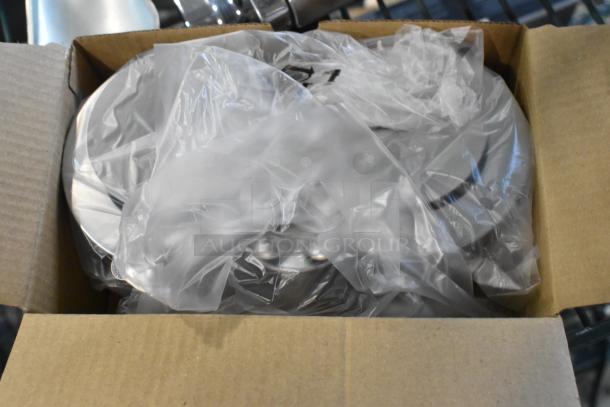 Brand new stainless steel chafing dish in original packaging, with minor scratches and dents. Item is wrapped in plastic.