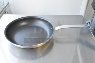6 brand new Vigor 473ALFP10EPH 10" aluminum fry pans with non-stick Eclipse coating and plated handle, scratch and dent.