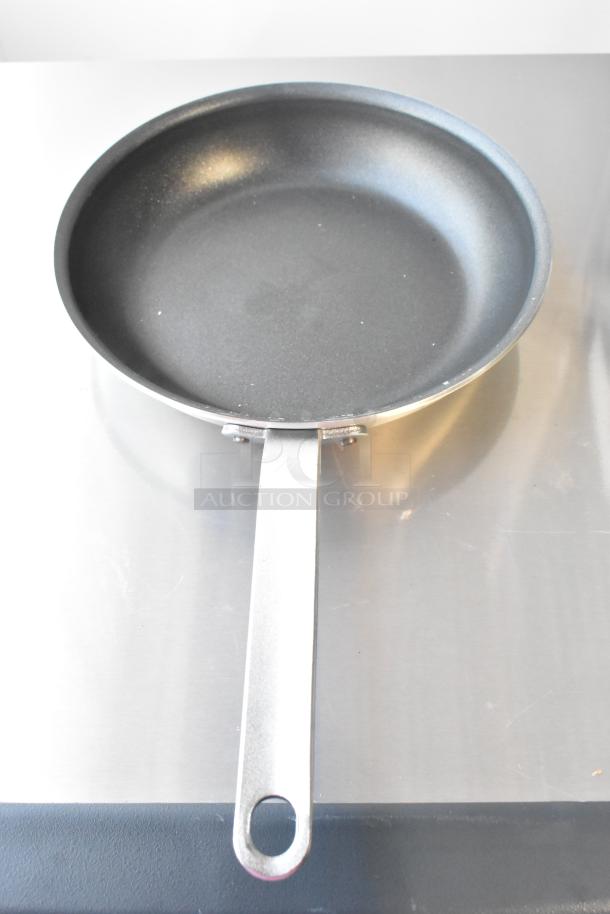 6 new Vigor 10" aluminum fry pans, model 473ALFP10EPH, non-stick Eclipse coating, plated handle. Scratch and dent.