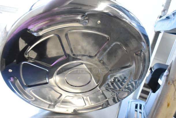 BRAND NEW SCRATCH AND DENT Zojirushi RDS-600 stainless steel sushi rice container, 66 cup capacity, "Made in Japan."