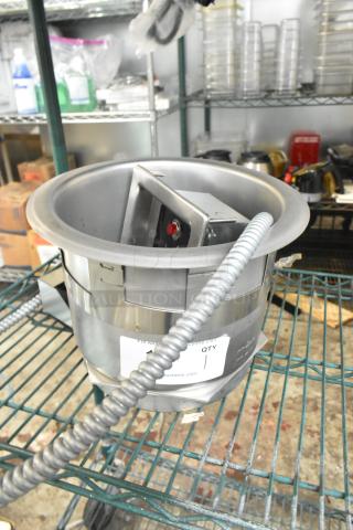 Brand new Avantco 177TPSW7 7 Qt. soup warmer, 120V, top mount, slight scratch and dent, stainless steel, warehouse setting.