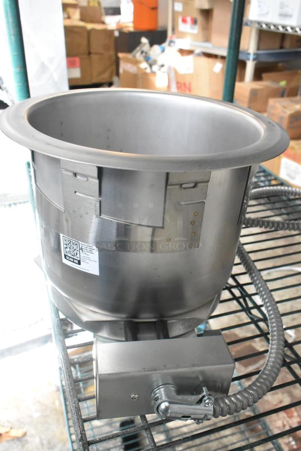 Brand new Avantco 177TPSW7 7 Qt. top mount drop-in hot soup well warmer, 120V, shown with scratch and dent.