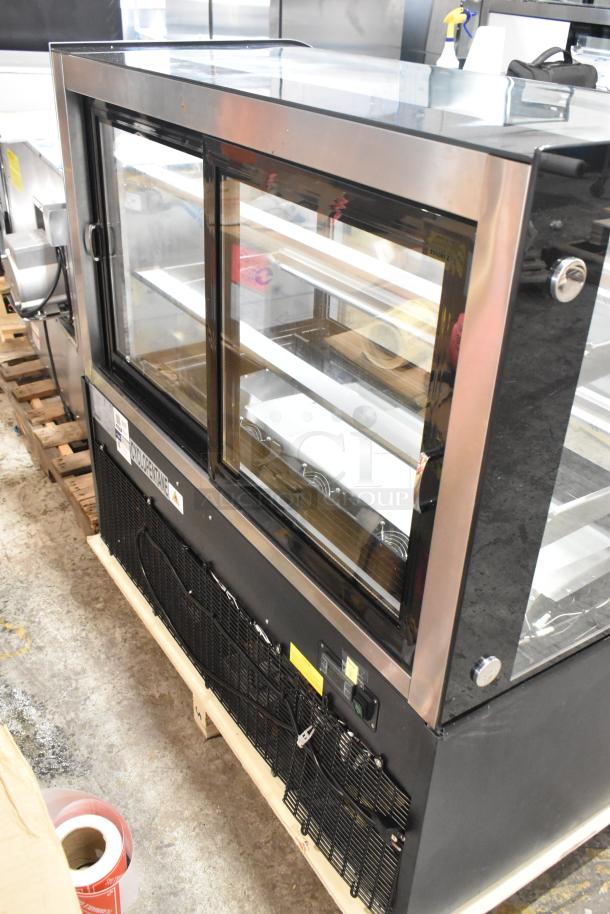 Brand new Avantco 193BC48HCB 48" curved glass black refrigerated bakery display case. Features 115 volts, 1 phase, minor scratches.