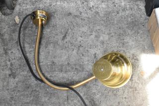 Cambro CK2502B004 gold finish warming lamp, brand new with scratch and dent. 115 volts, 1 phase, durable design.