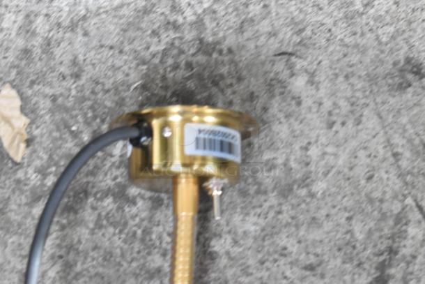 Brand new Cambro CK2502B004 gold finish warming lamp, 115V, 1 phase, with minor scratches.