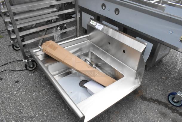 BRAND NEW Regency 600DDT36L 16 Gauge 3' soiled dish table with left drainboard, scratch and dent condition.