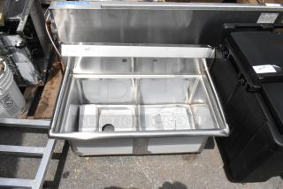 BRAND NEW Steelton 522CS21717 39.5" stainless steel two-compartment sink, 18 gauge, 17"x17"x12", no legs, scratch and dent.