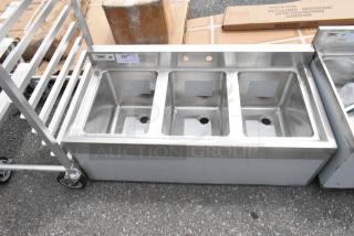 BRAND NEW Regency 600B31014 stainless steel 3 bay sink without legs, scratch and dent condition.