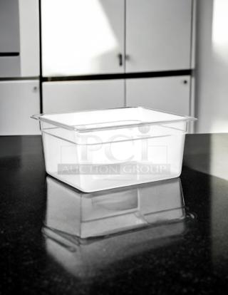 Welshine 1/2” clear food storage container with lid, excellent condition. Perfect for kitchen use.
