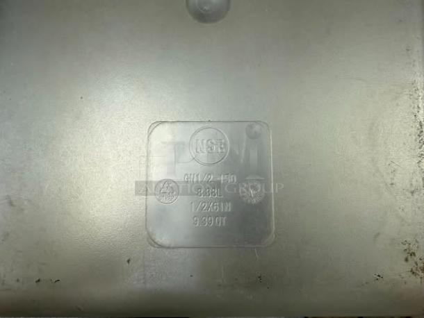 Welshine 1/2” clear food storage container with lid in great condition. Markings indicate NSF certification and 8.83L capacity.