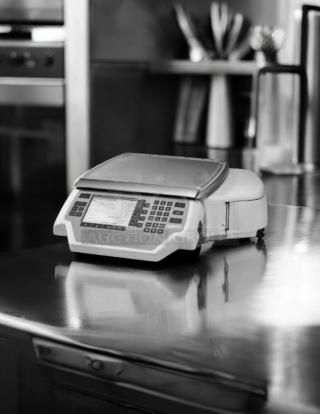 Hobart Quantum-p service scale system in excellent condition on a stainless steel surface, showing keypad and display.