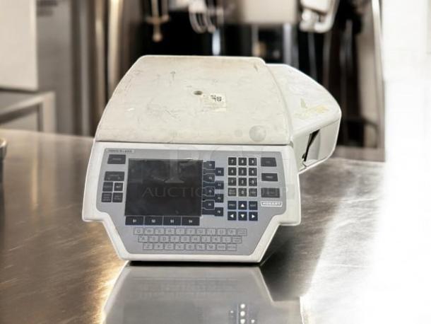 Hobart Quantum-p Service Scale System, excellent condition, clean keypad, clear display, durable design, ideal for precise measurements.