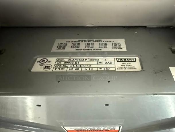 Hobart Quantum-p service scale system in excellent condition, model 29044-B, includes labels showing specifications and certifications.