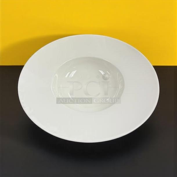 Eurodra Spain 10.5" white pasta plate, excellent condition, sleek design, ideal for elegant dining.