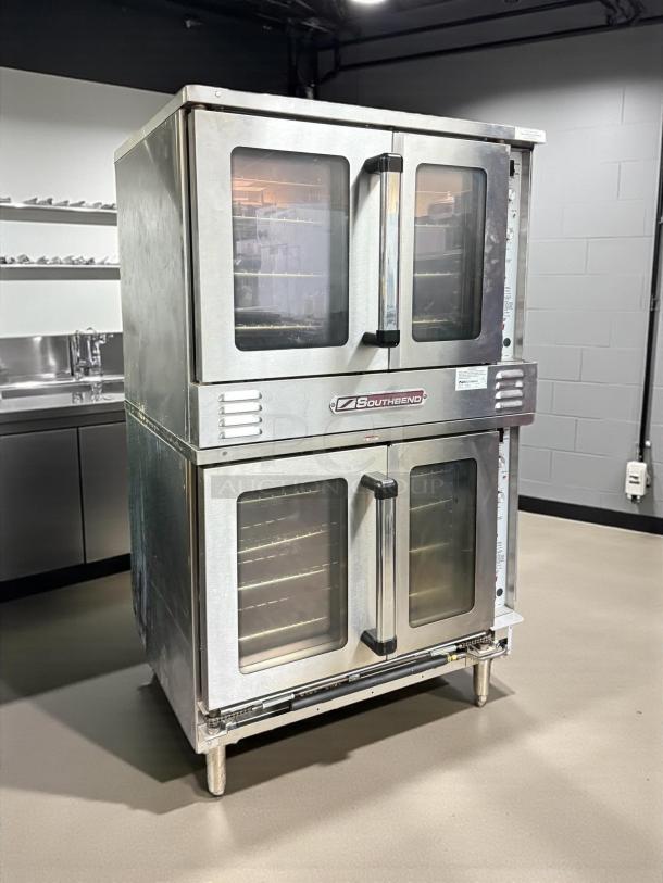 Great condition Southbend PCE22S/TD Platinum double deck gas convection oven. Stainless steel, tested and working.