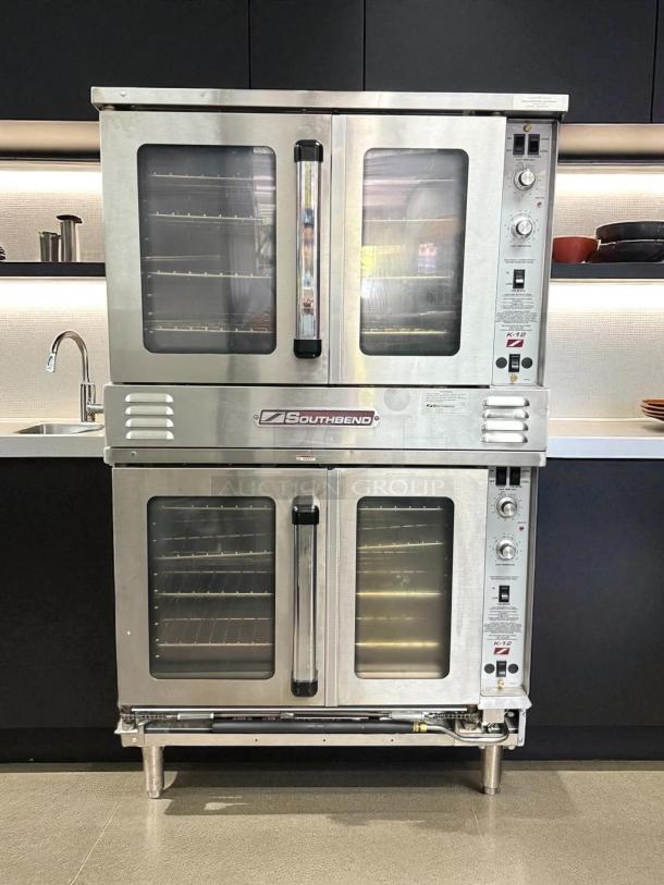 Southbend PCE22S/TD double deck gas convection oven in great condition. Stainless steel, tested, and working.