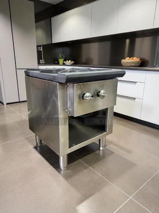 Commercial 3-ring gas stock pot burner in stainless steel, great condition, tested and working, with control knobs.