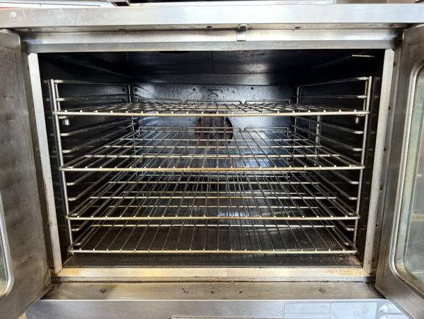 Southbend GB/15SC Marathoner Gold Series gas convection oven, single deck, great condition, with multiple racks, tested and working.