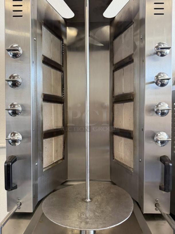 Attias GRY-4 gyro and shawarma machine with 4 burners, 1 spit in good condition. Features stainless steel body, tested and working.