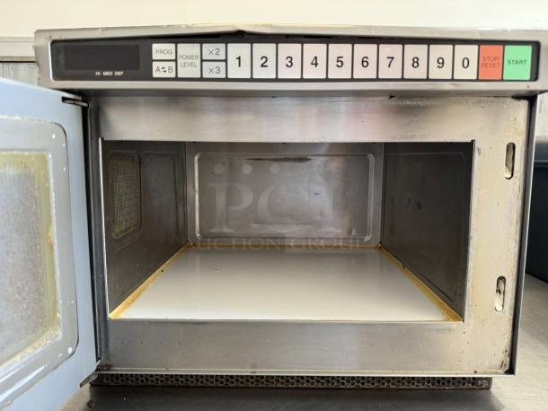 Panasonic NE-17723 commercial microwave oven, 1700W, stainless steel, good condition, 3-stage cooking, tested and working.