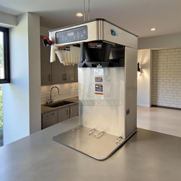 Bunn ITCB TWIN HV coffee/tea brewer, stainless steel, dual brewing, model 54100.0100, tested & working, 120/240V, 1PH.