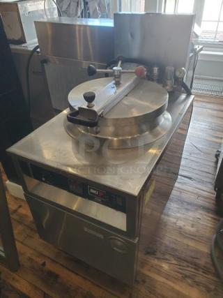 BKI FKM-F Electric Pressure Fryer, 3 PH, 48A, 208V, 17.0 kW, stainless steel, industrial kitchen equipment, excellent condition.