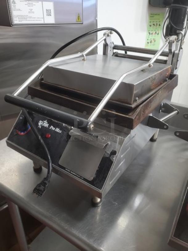 Pro-Max GR14I 14"x14" two-sided smooth grill. One handle missing a screw. Visible Pro-Max branding.