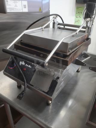 Pro-Max GR14I 14"x14" two-sided smooth grill. One handle missing a screw. Visible Pro-Max branding.