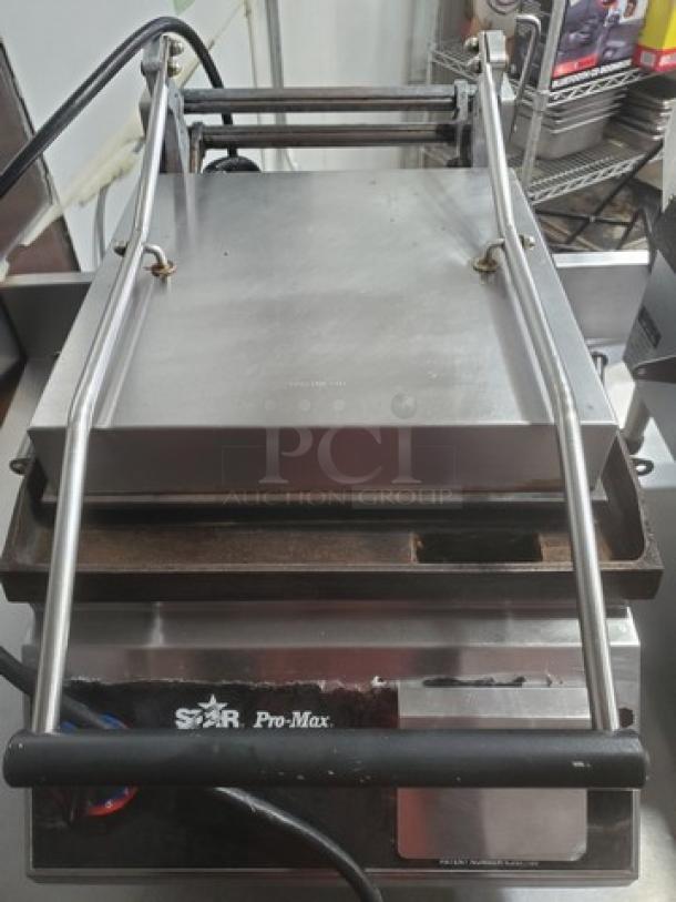 Pro-Max GR14I 14"x14" two-sided smooth grills, one handle missing a screw, stainless steel finish, model GR14I.
