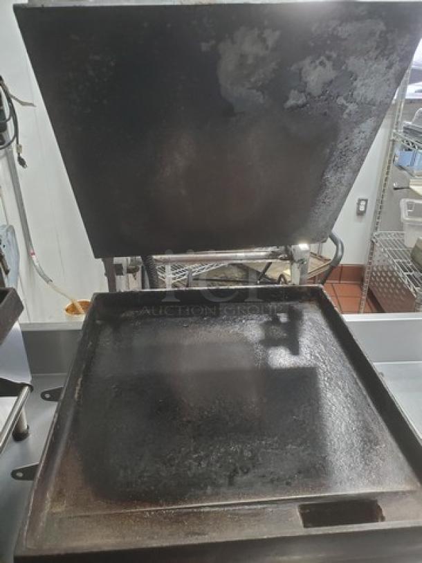 Pro-Max GR14I 14"x14" two-sided smooth grill, missing one handle, visible wear, suitable for commercial use.