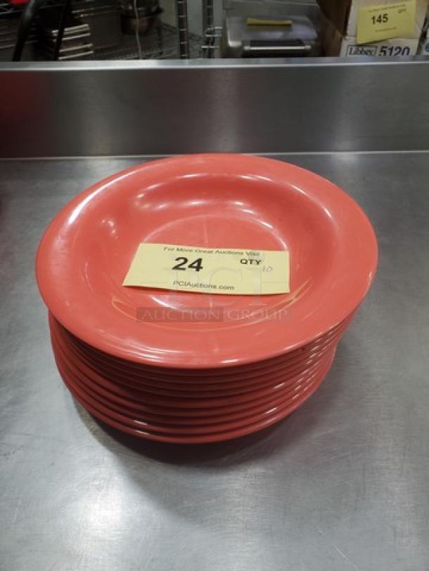 Lot of 10 GET B-139 melamine plates, 9" diameter, red color, in good condition. Visible auction tag indicates quantity 10.