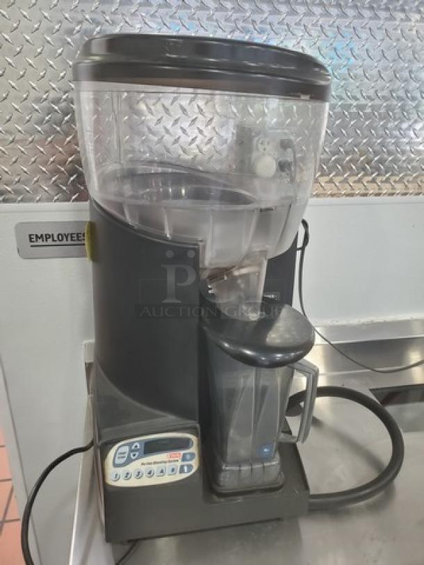 Vitamix VM0126 Commercial Blender, features portion control, digital keypad, and transparent blending container. 120V, used.