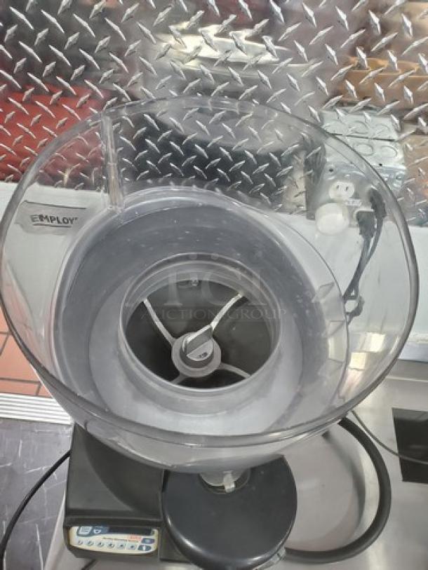 Vitamix VM0126 Commercial Portion Blending System, clear container, visible blades. 120V, 50/60 Hz, 12A. Good condition.