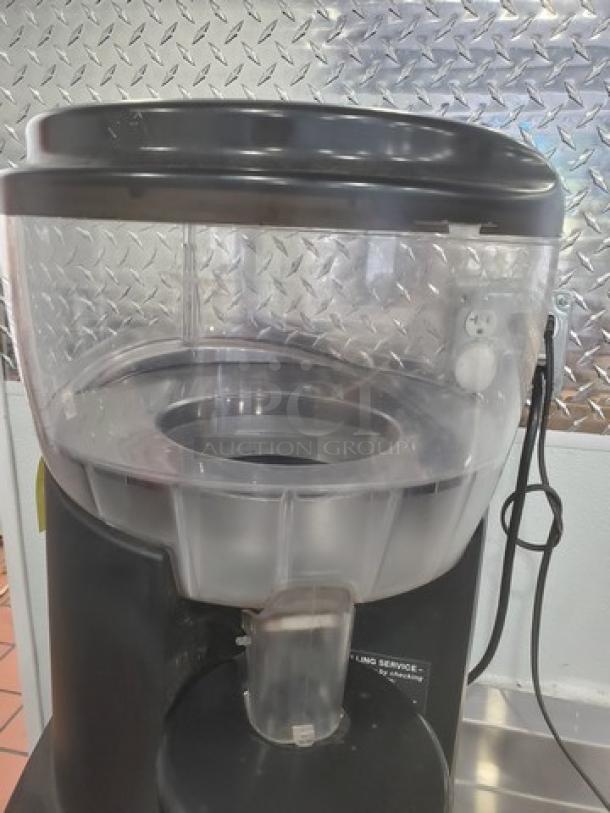 Vitamix VM0126 Commercial Portion Blending System in good condition. Features 120V, 50/60 Hz, 12A.