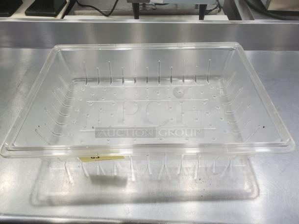 Cambro 1826CLRCW 5" colander pan, clear plastic, rectangular, excellent condition, perforated design for drainage.