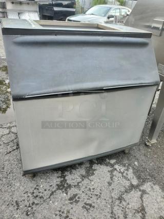 Manitowoc B-970 - Ice Bin 710 lb. Capacity - Item #1200614