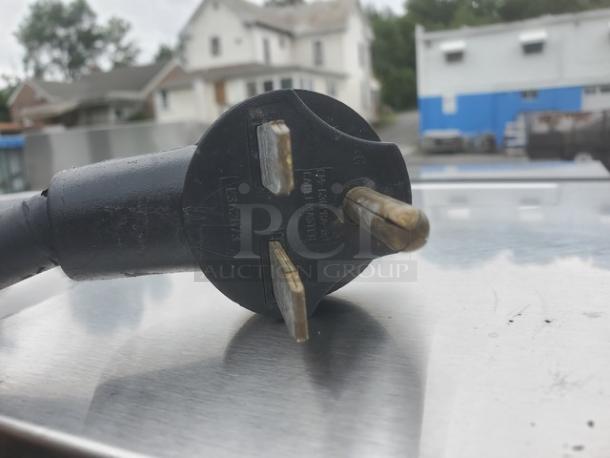 Turbochef Tornado NGCD6 high-speed convection oven power plug, detailed view.