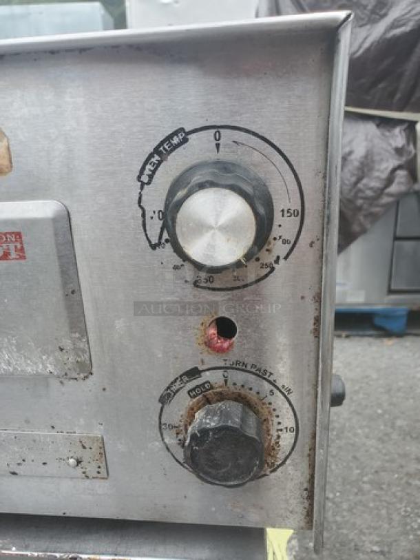 Tomlinson Fusion Premium Pizza & Snack Oven, model 515, showing temperature and timer dials, used condition.