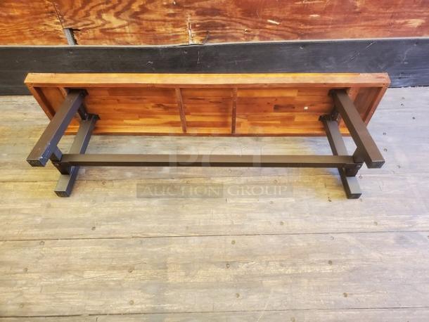 Lot of 2 wooden benches with metal legs, in good condition. Structure visible, showcasing sturdy construction. Ideal for indoor use.
